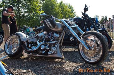 images/rollin-dudes-2014/30-rollin-dudes-2014-pysa-ele-on-the-road.jpg